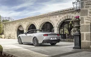 Ford Mustang GT Convertible EU-spec  