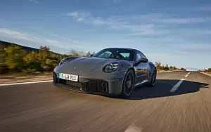 Porsche 911 Carrera GTS  