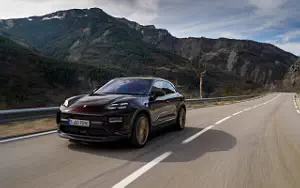 Porsche Macan 4 (Copper Ruby Metallic)  