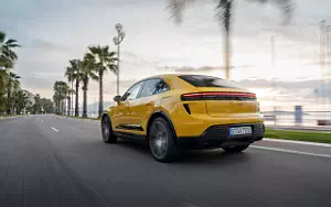 Porsche Macan Turbo (Speed Yellow)  