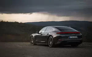 Porsche Panamera (Volcano Grey Metallic)  